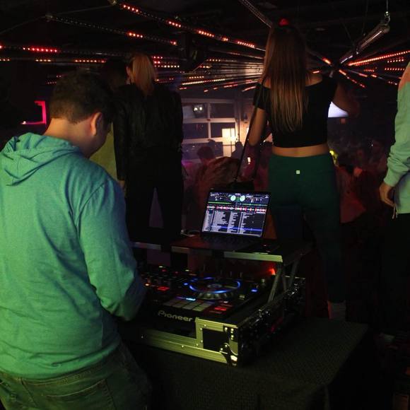 Meet your Posher, Jonathan - Picture 1 of 1